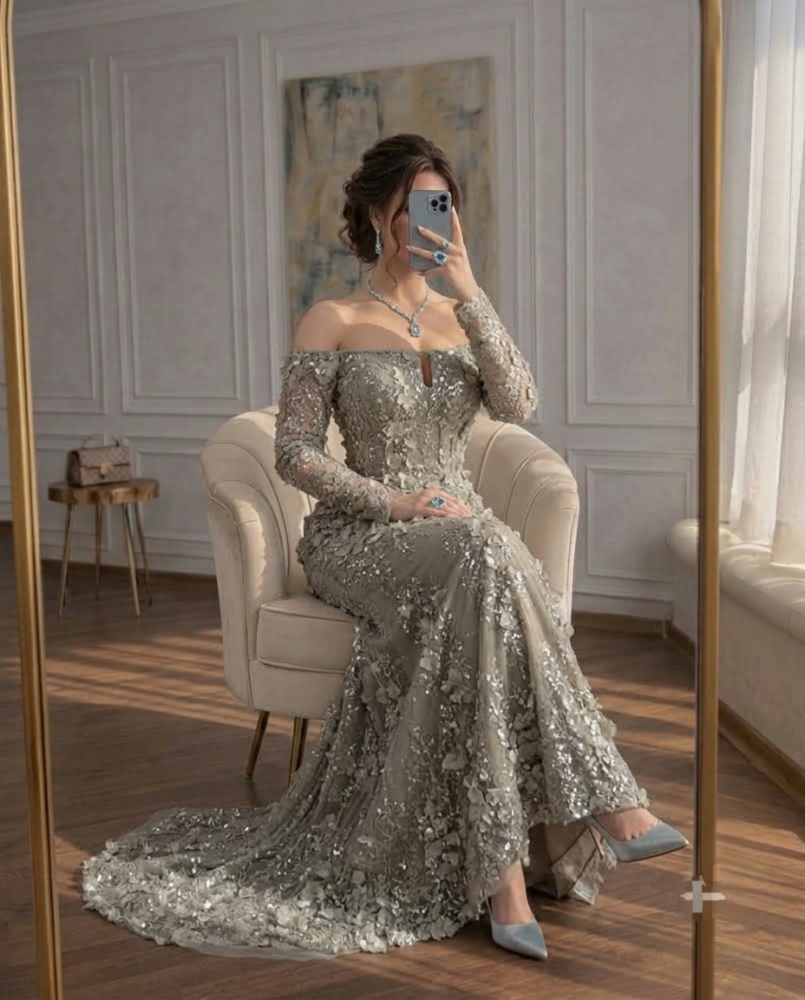 فستان سهرة بلون زيتي هادى من التل الفاخر وبطانة باربي مطرز بكلفة وترتر