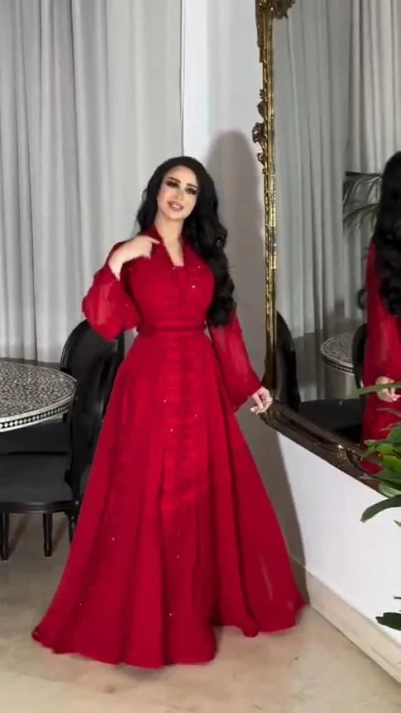 قفطان أحمر نسائي فاخر مصنوع من قماش الجورجيت والتفتة الأمريكي مع تطريز