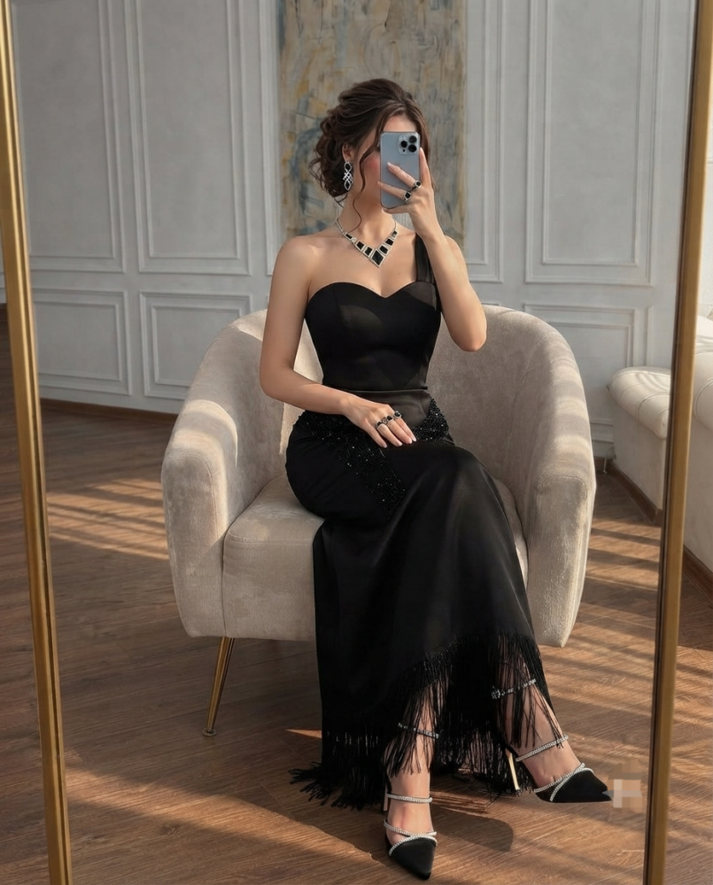 فستان سهرة أسود باربي بلمسات الهدب الفاخر