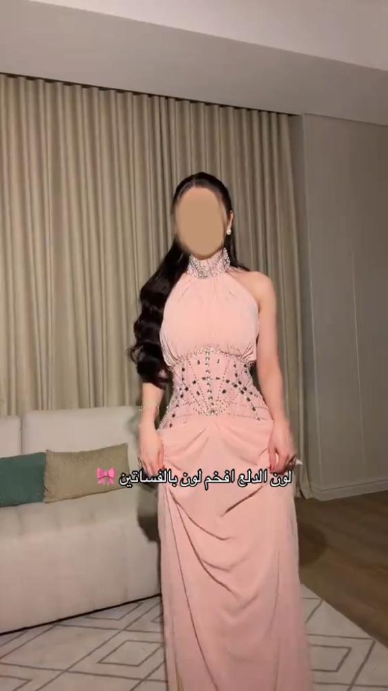 فستان سهرة وردي هولتر درابيه جورجيت كورسيه تطريز يدوي كريستال وبطانة باربي