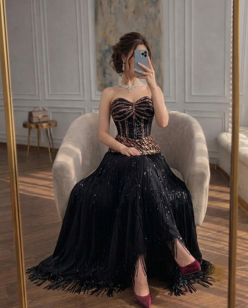 فستان سهرة أسود فاخر بلمسات مطرزة وتصميم هدب عصري