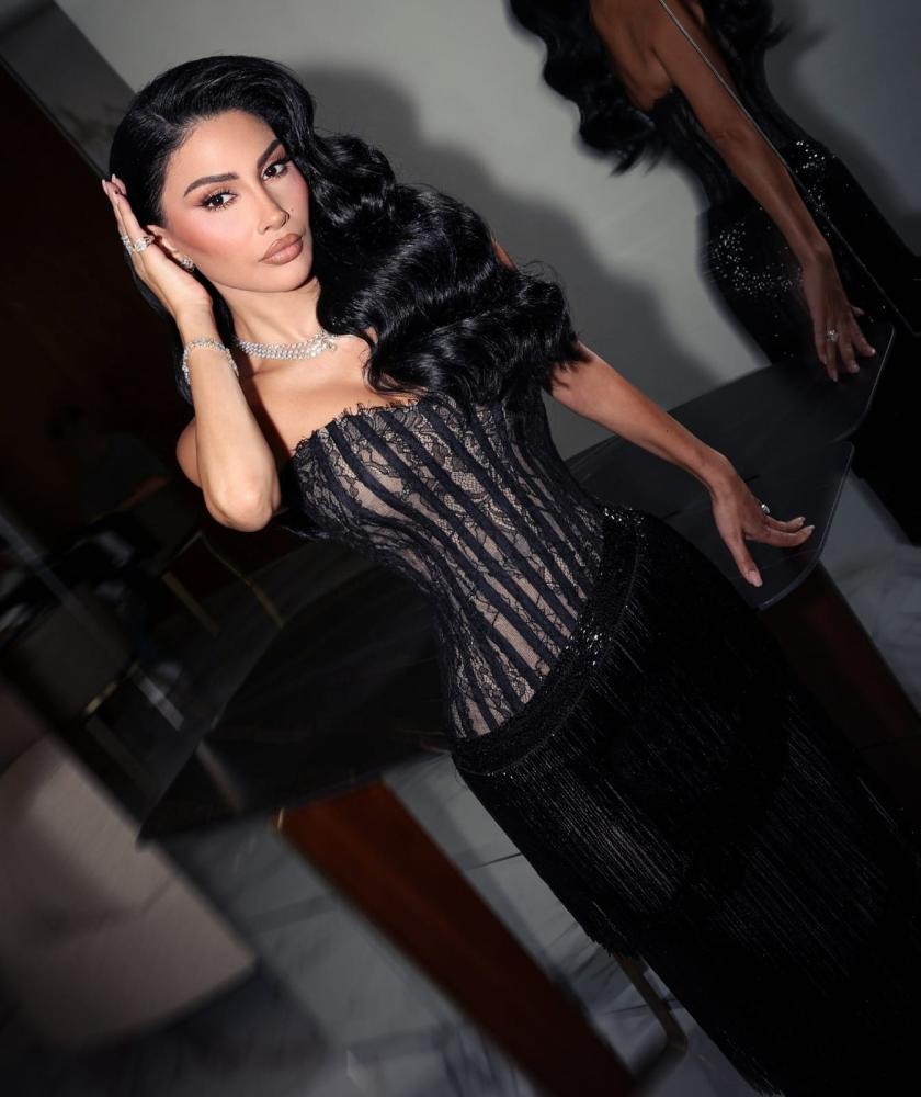 فستان سهرة أسود كورسيه دانتيل بطبقات هدب وخرز لامع