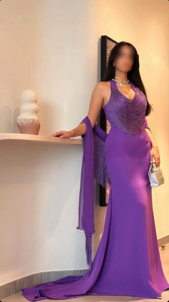 فستان سهرة بنفسجي باربي هولتر بصدرية وشاح هدب لمعة مع ذيل انسيابي