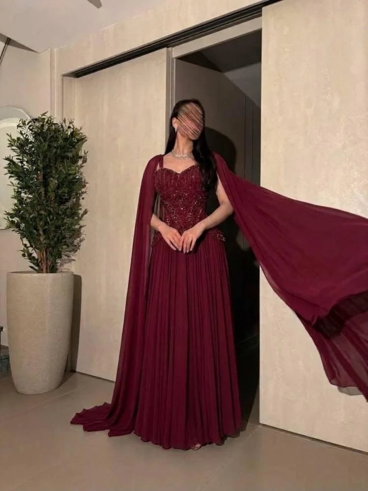 فستان سهرة كورسيه بتطريز يدوي فاخر وتنورة شيفون جورجيت دبل كلوش مع شال منسدل