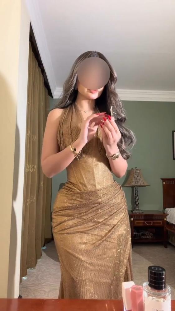 فستان سهرة ذهبي فاخر من الشبك المرصع بفصوص الزركون (قصة هولتر)
