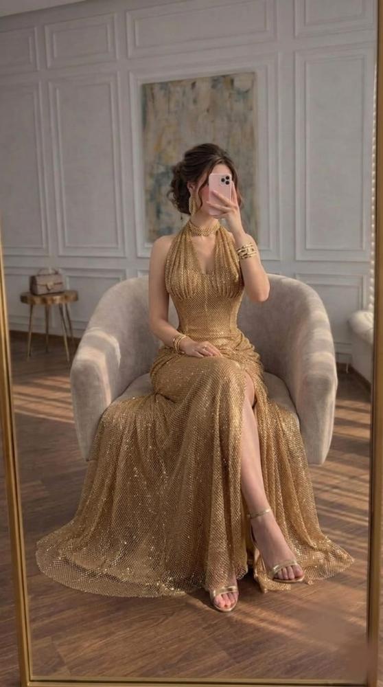 فستان سهرة ذهبي فاخر من الشبك المرصع بفصوص الزركون (قصة هولتر)