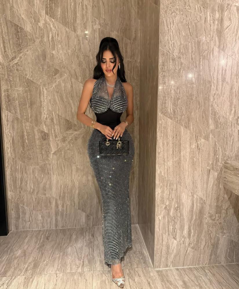 فستان سهرة أسود فاخر من قماش الباربي والتول الشبكي المرصع بالزركون