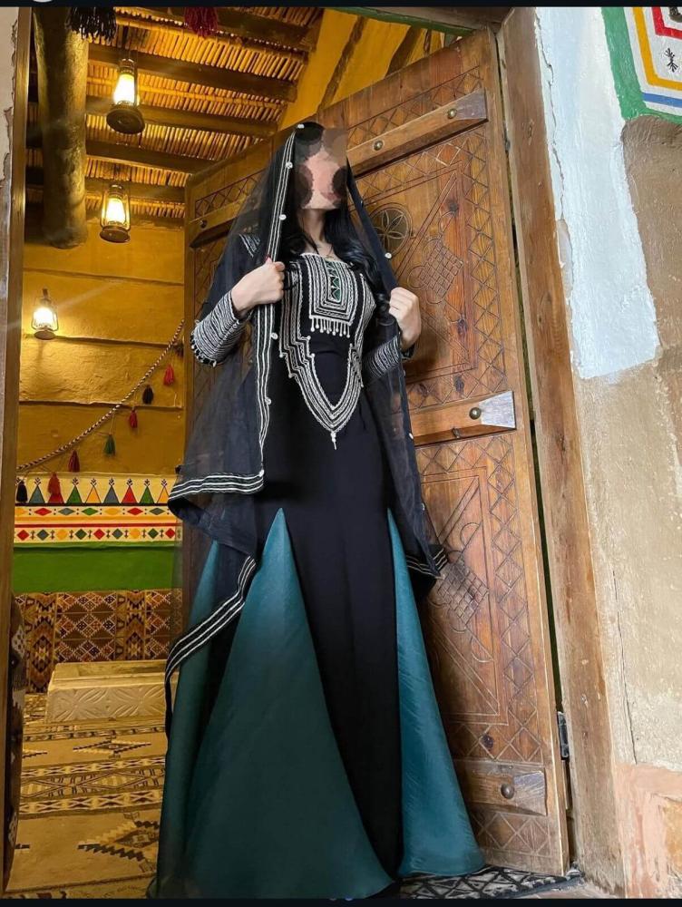 فستان عسيري مخمل مطور - أناقة التراث بلمسة ملكية