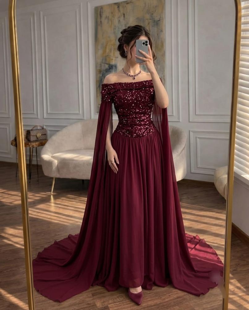 فستان سهرة عنابي طويل بتصميم ملكي