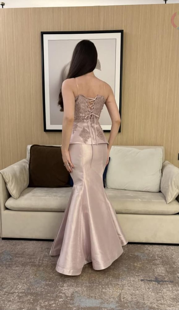 Evening dress embroidered with pearls and zircon, with a flared mermaid tail design