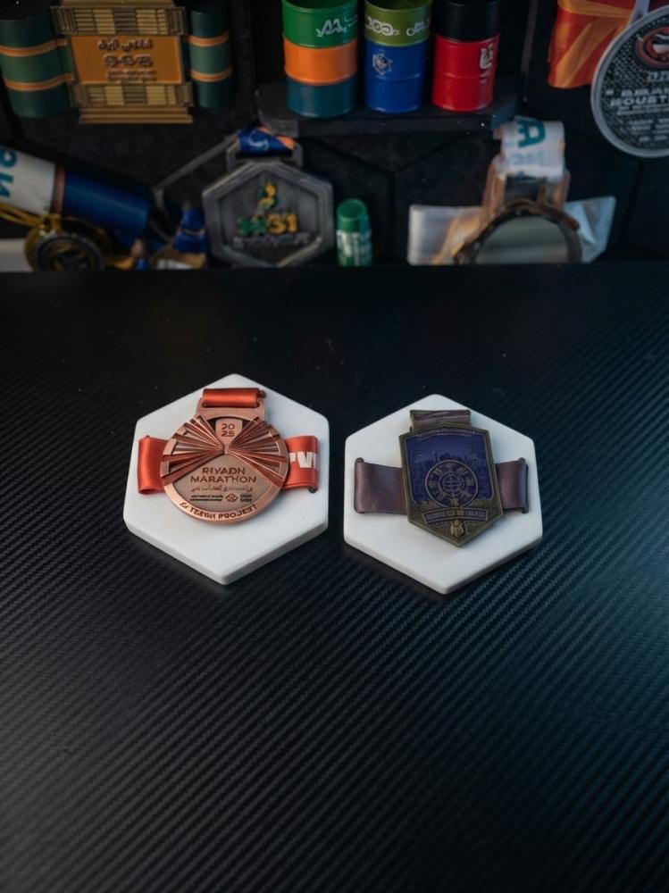 حامل ميداليات سداسي بكج الحبتين/ pack of 2 hexagon medal holder