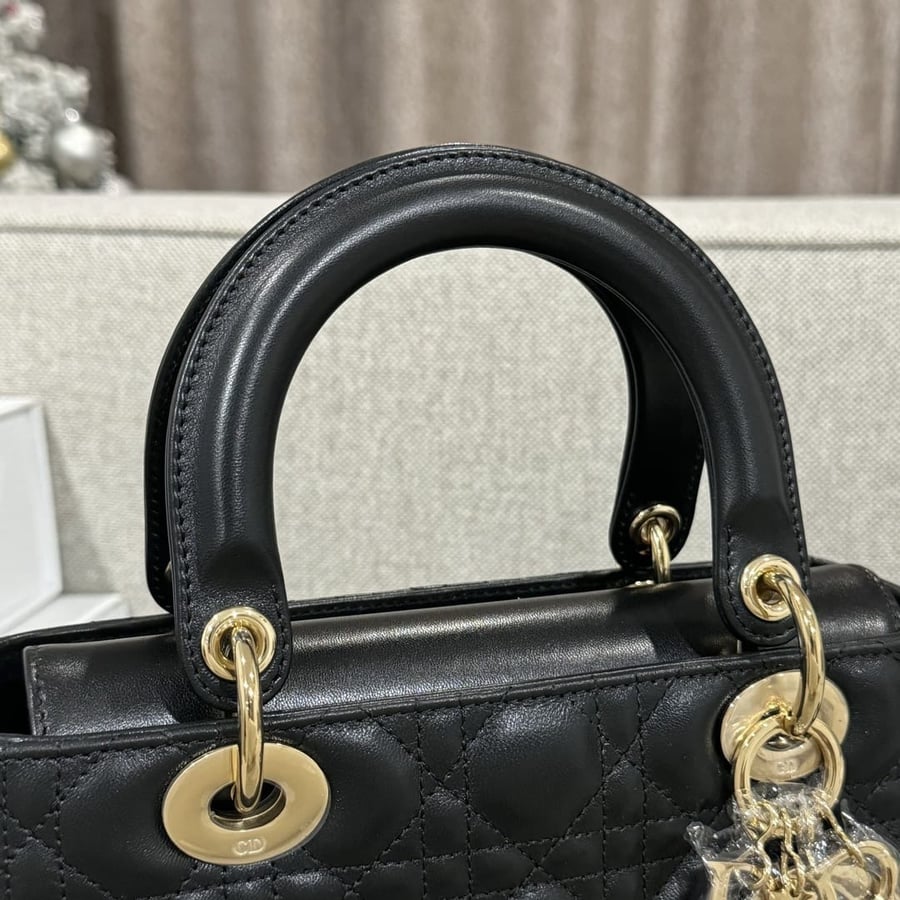 ليدي دي جوي ميرور