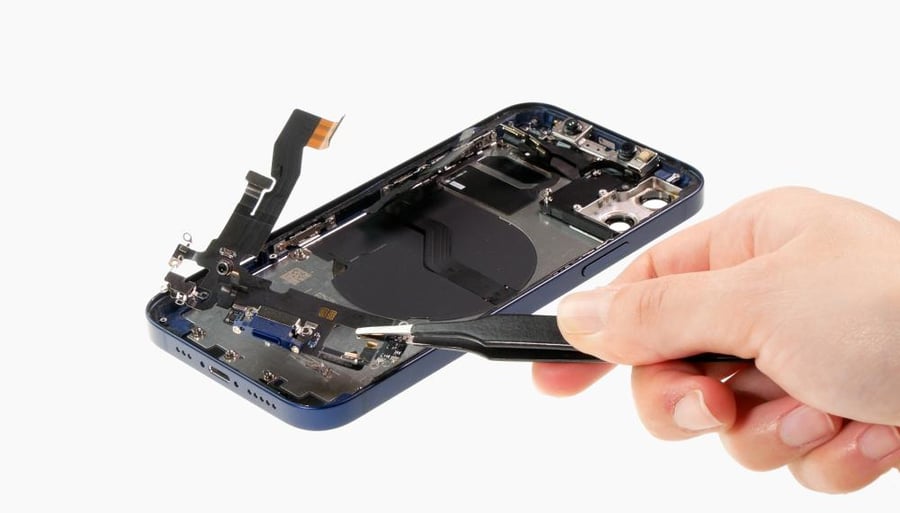 Original iPhone 12 Pro charger port