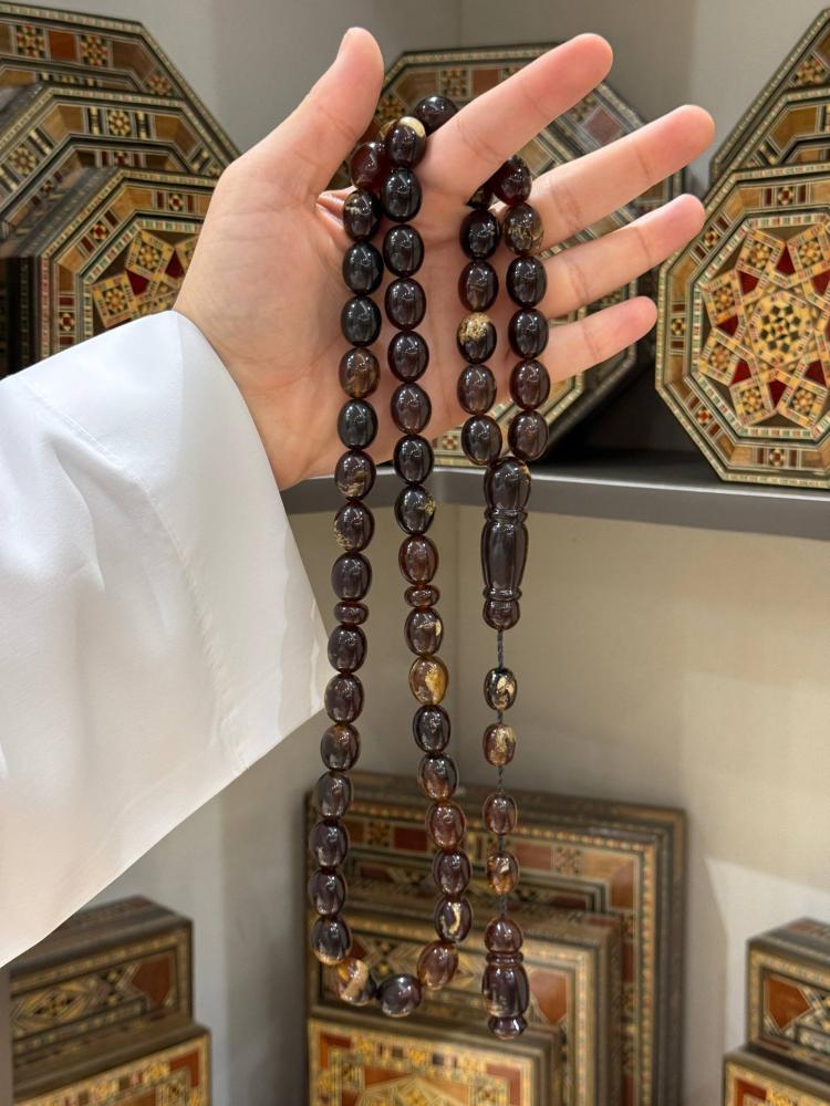 سبحة كهرم طبيعي سومطري بيض حمام - حجر السلطان ولك من الاسم نصيب