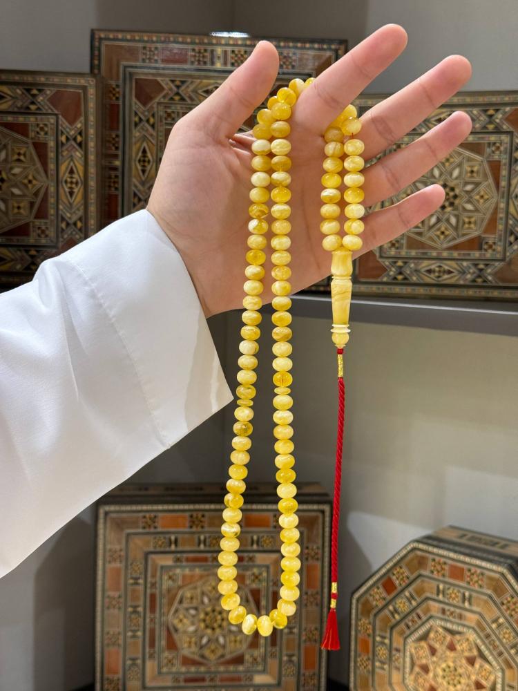 سبحة كهرم طبيعي نقتسات ذروي - حجر السلطان ولك من الاسم نصيب