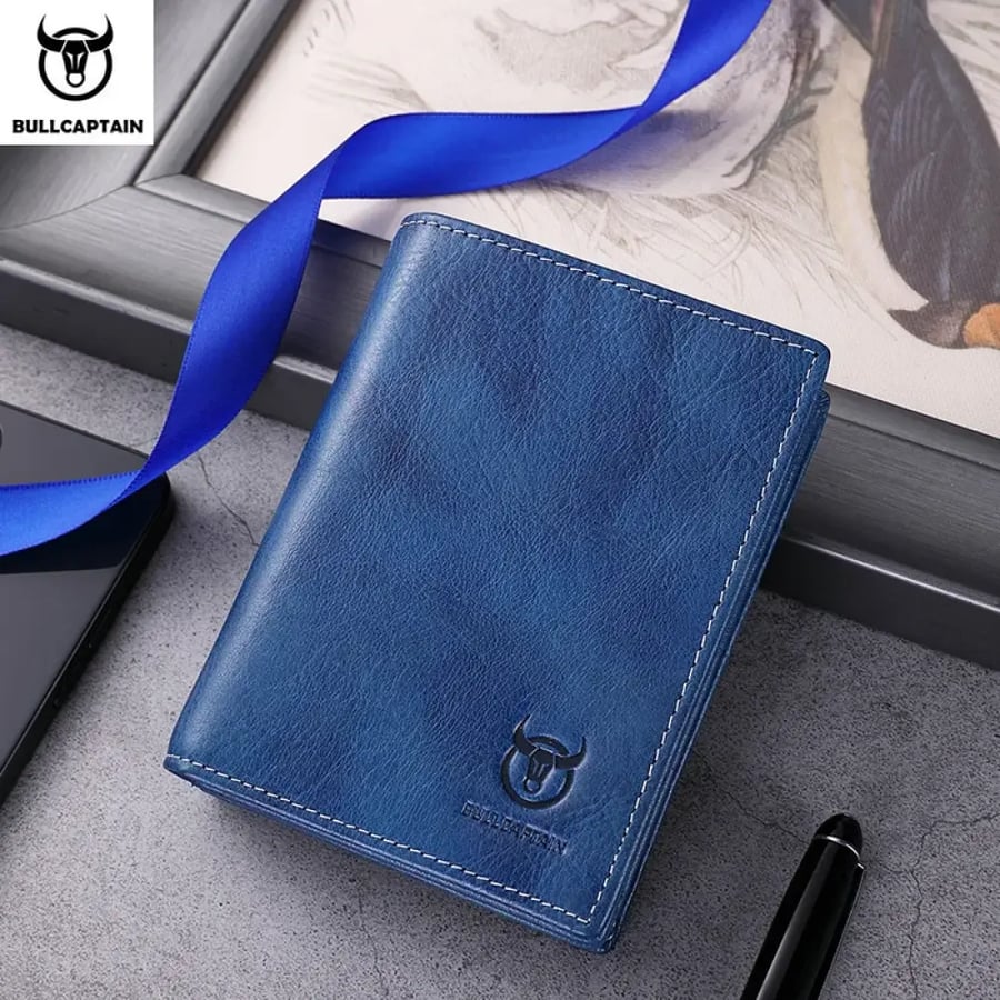 Men's short leather wallet - practical and elegant