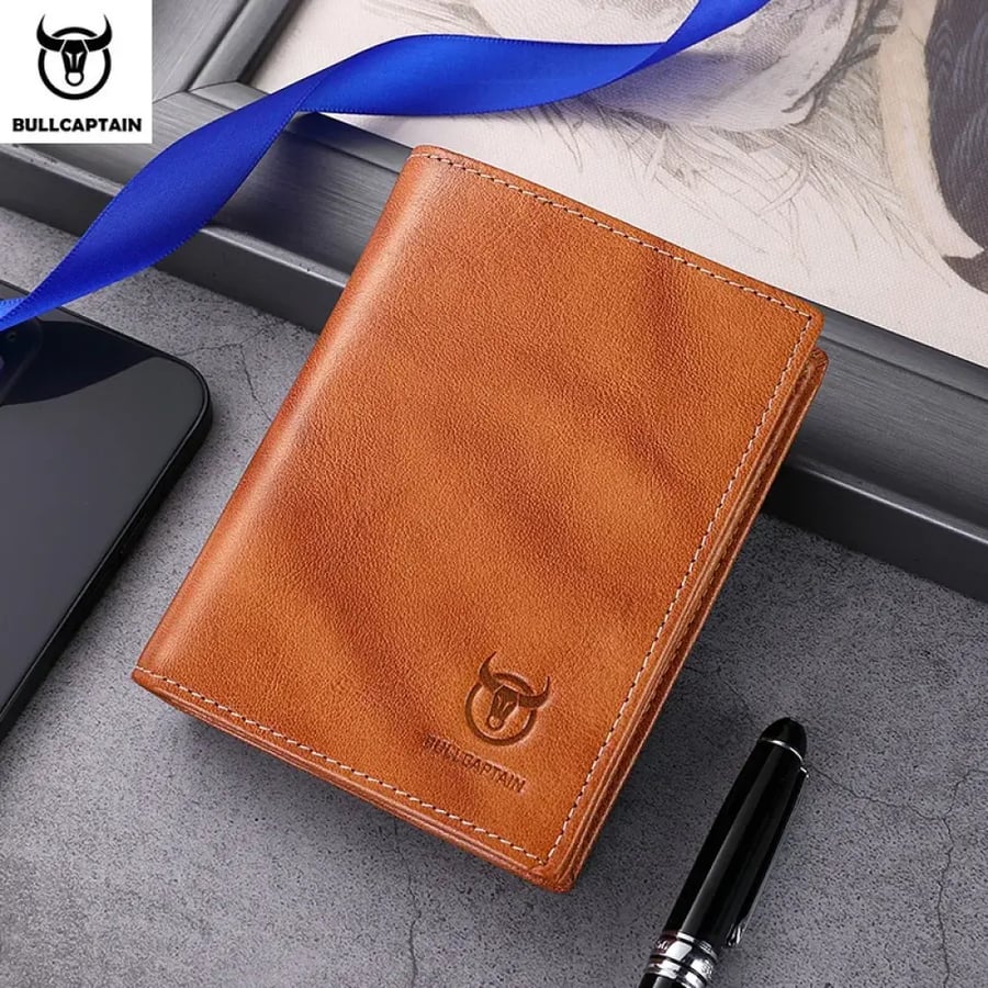Men's short leather wallet - practical and elegant