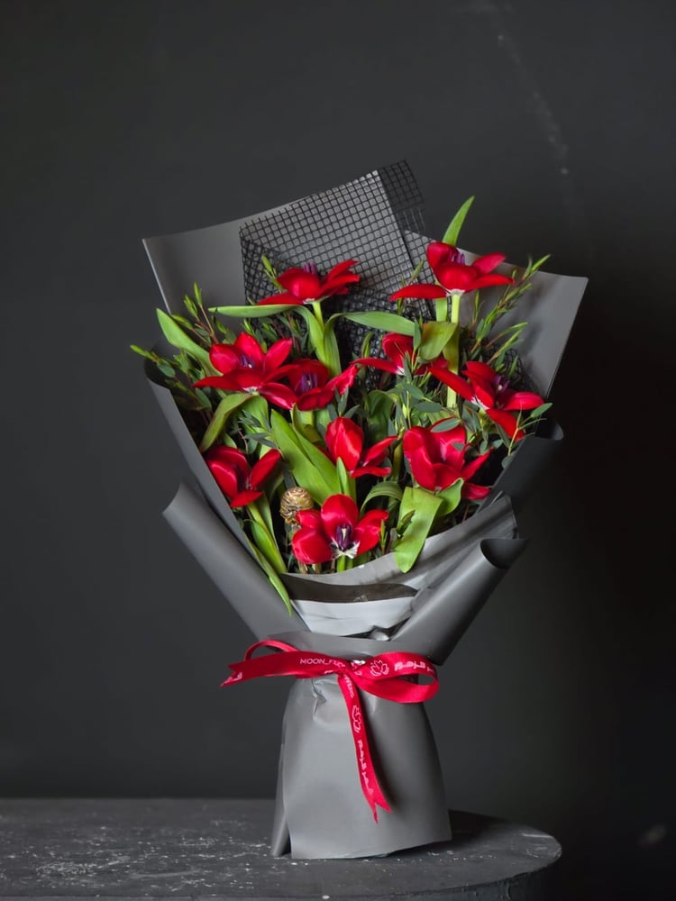 Natural flower bouquet - tulip