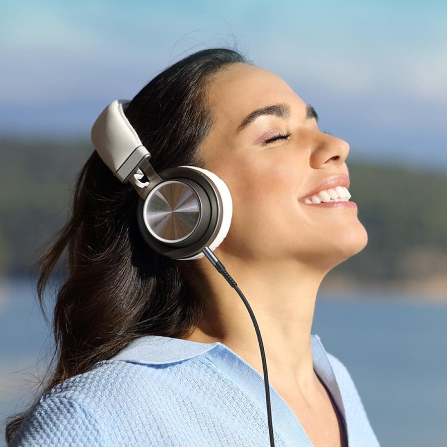 بوو كيبل  صوت AUX نايلون ايفون  1متر اسودBO-AUX068