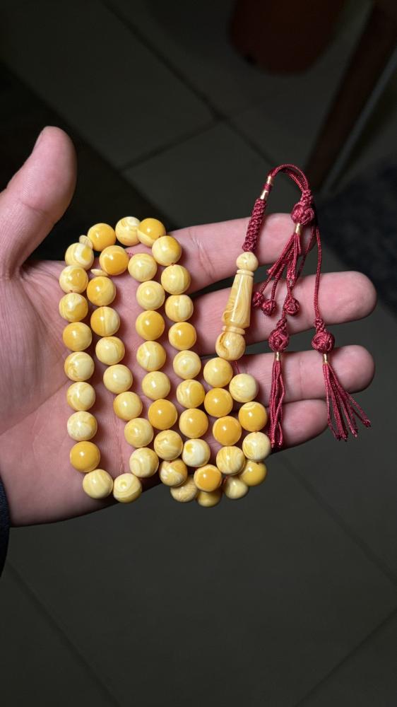شبيه الكهرمان