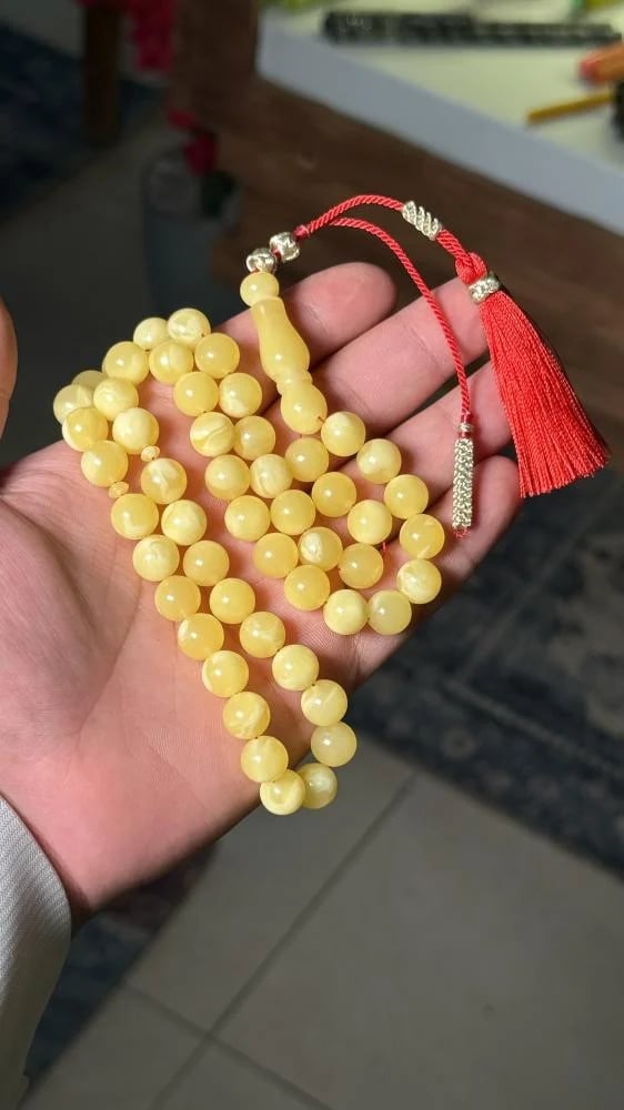 شبيه الكهرمان