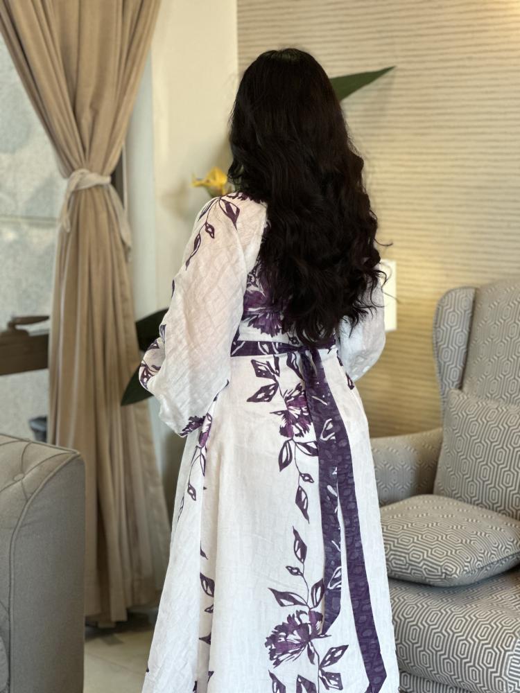 فستان ابيض مورد طويل