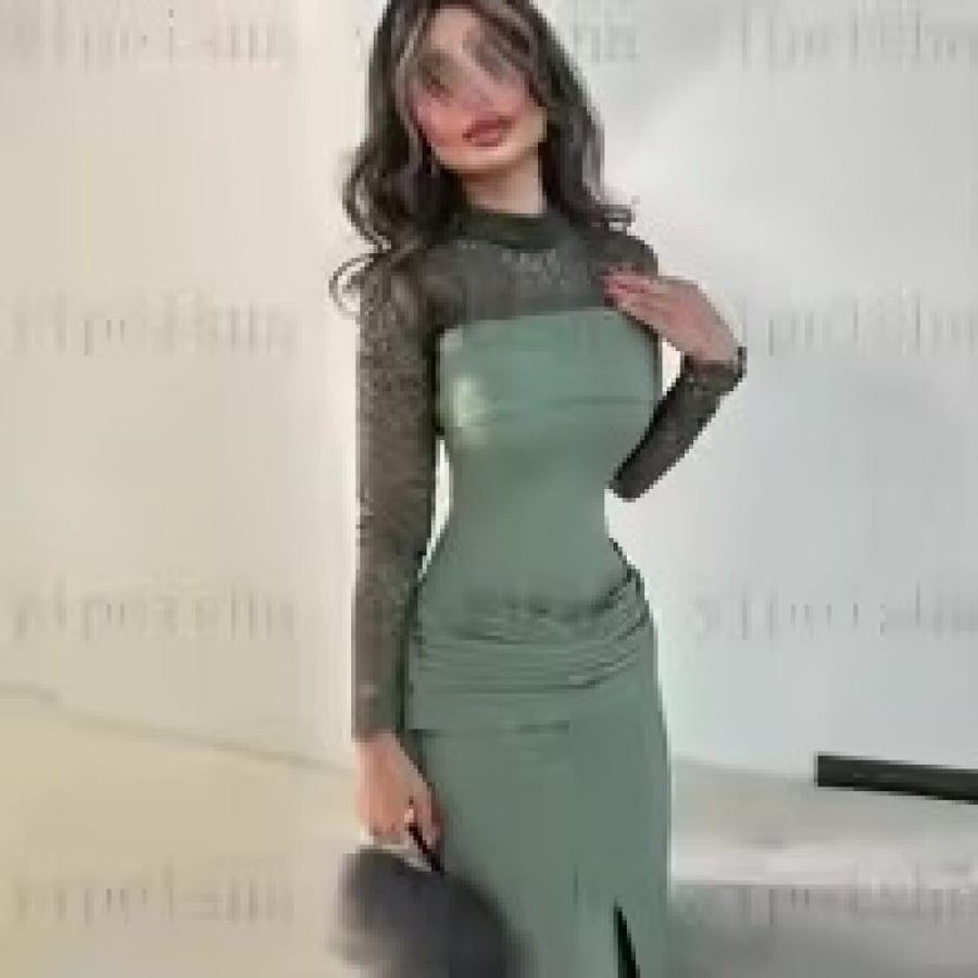فستان سهرة عالي الرقبة