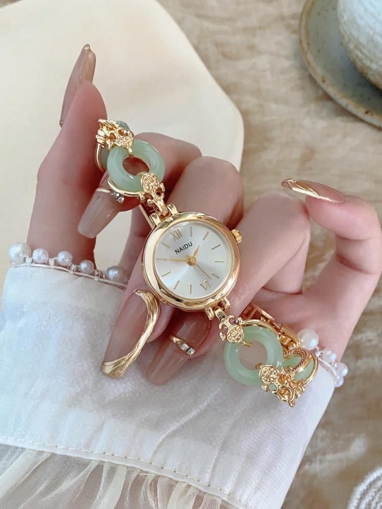 ساعات مربعة نسائية