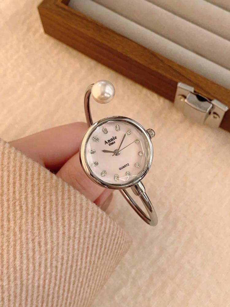 ساعات بناتى شيك