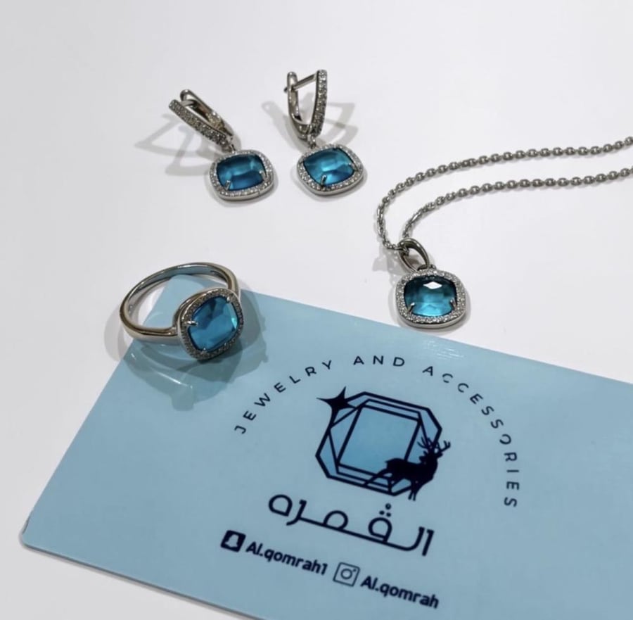 أقراط المربع السماوي