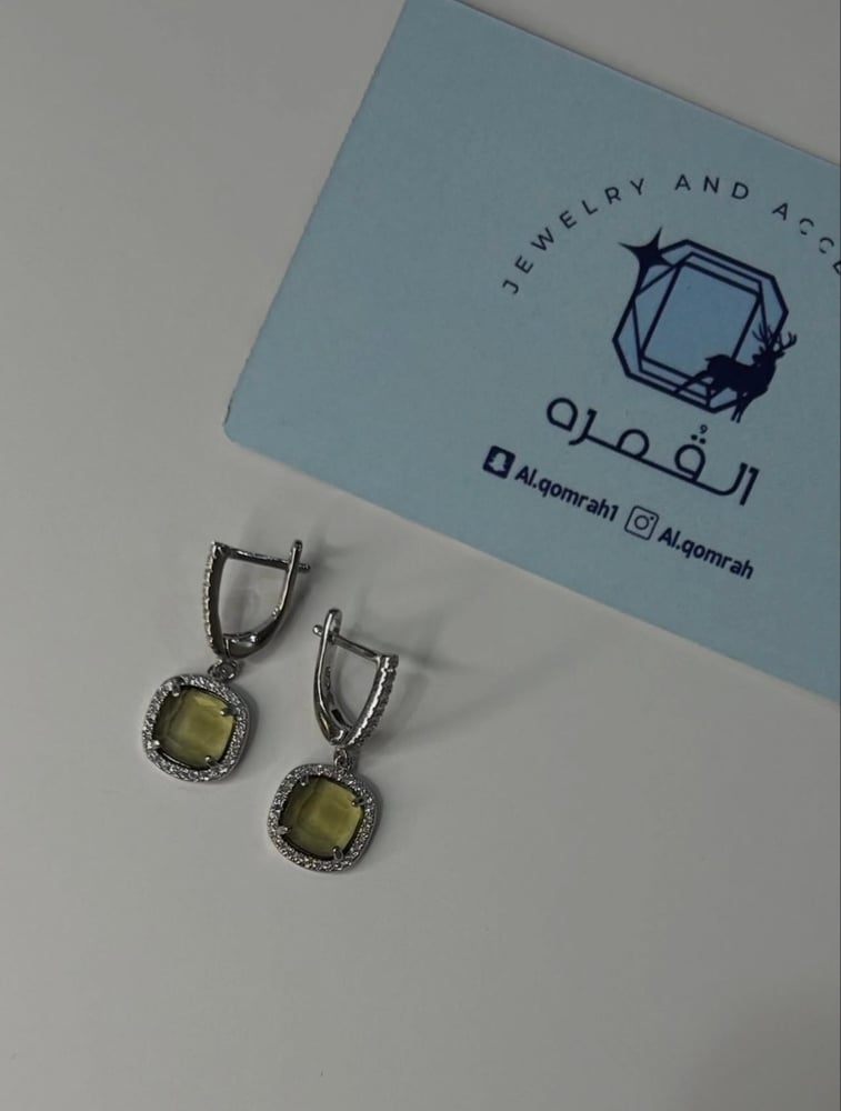 أقراط المربع الأخضر