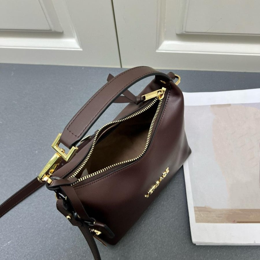 شنطه نسائية ماركة Versace