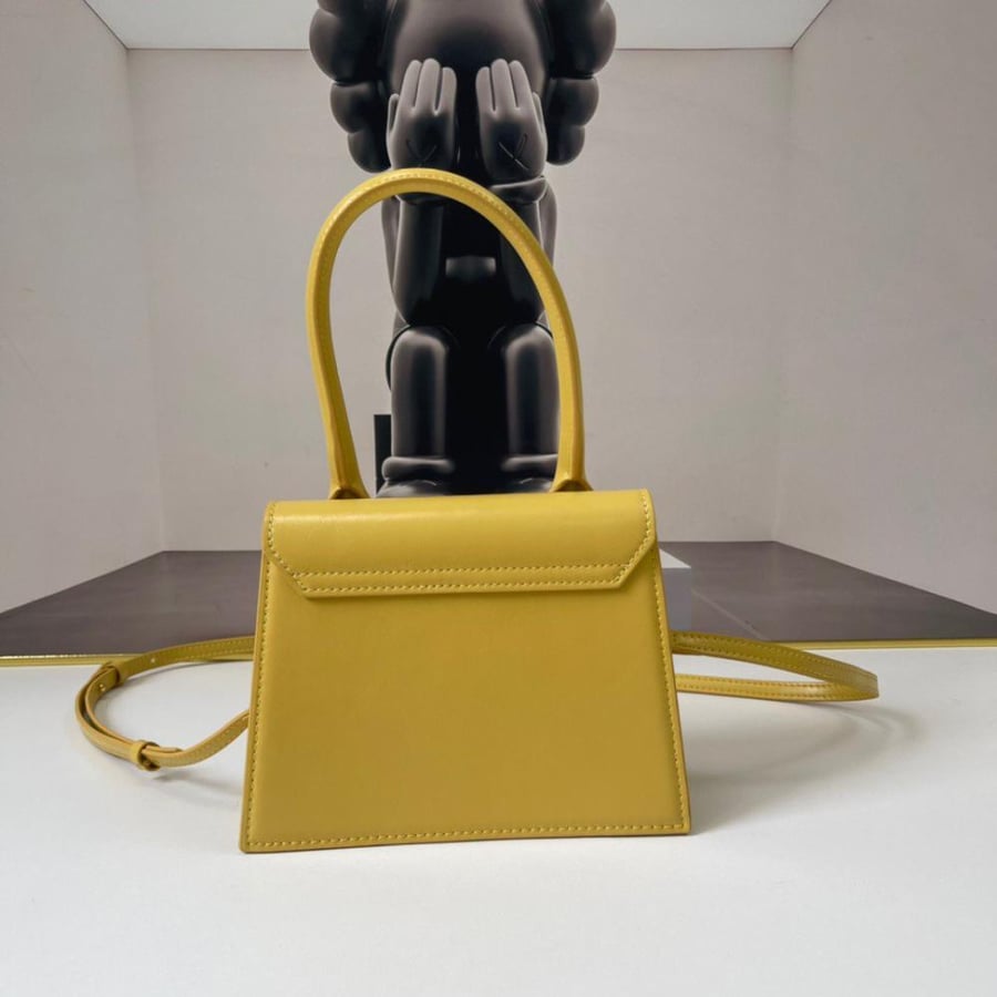 شنطة نسائية ماركة ‏JACQUEMUS