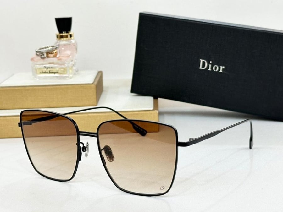نظاره ماركة Dior