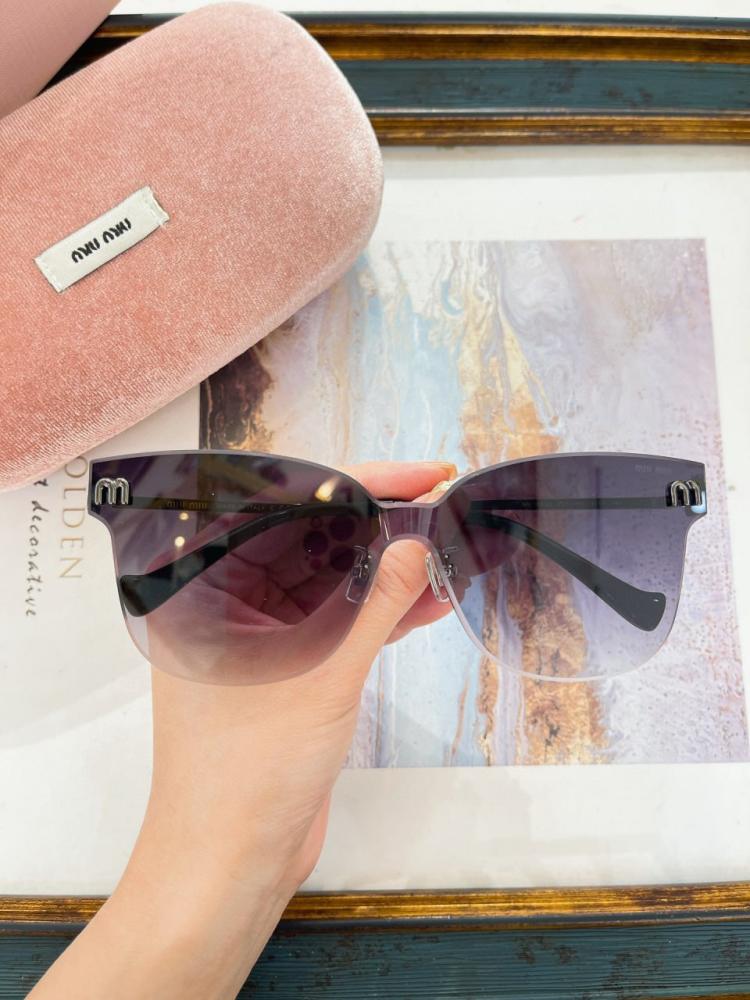 نظاره ماركة ‏Miumiu