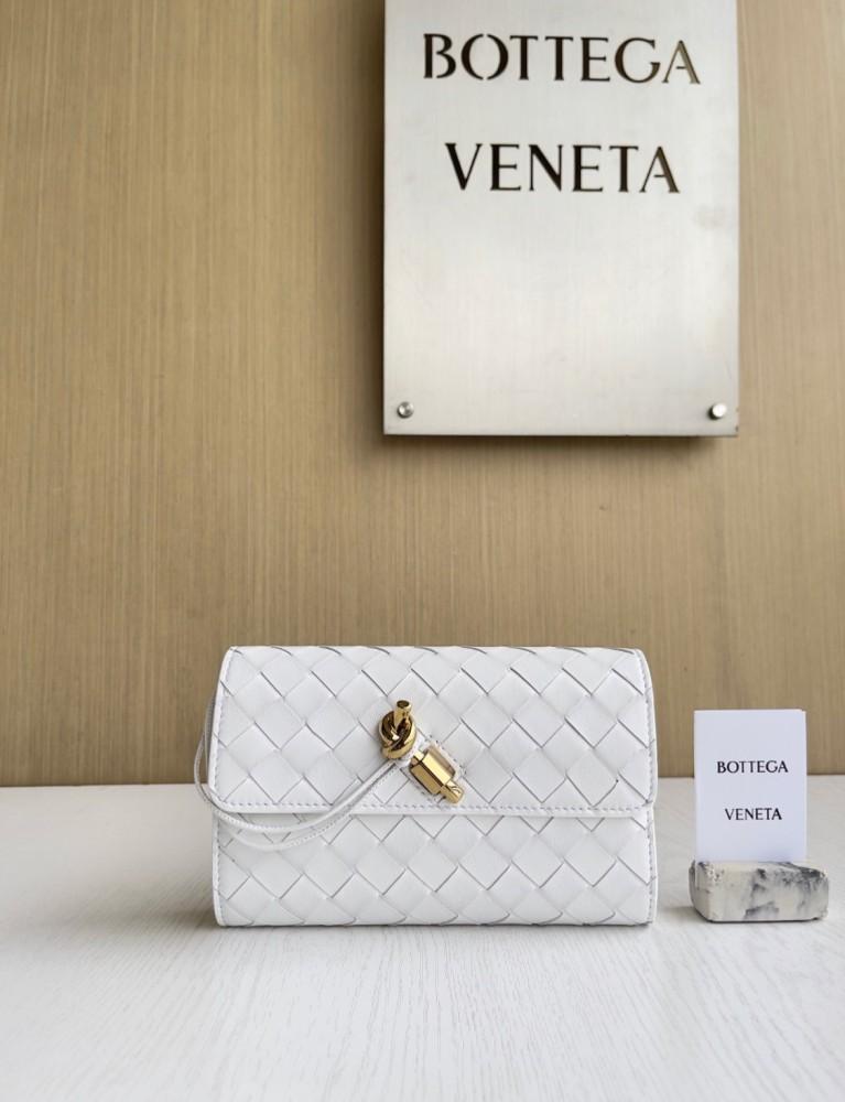 شنطة نسائية ماركة Bottega Veneta