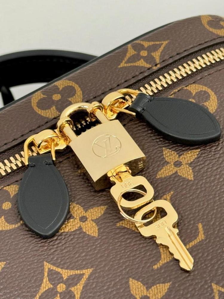 شنطة نسائية ماركة LV