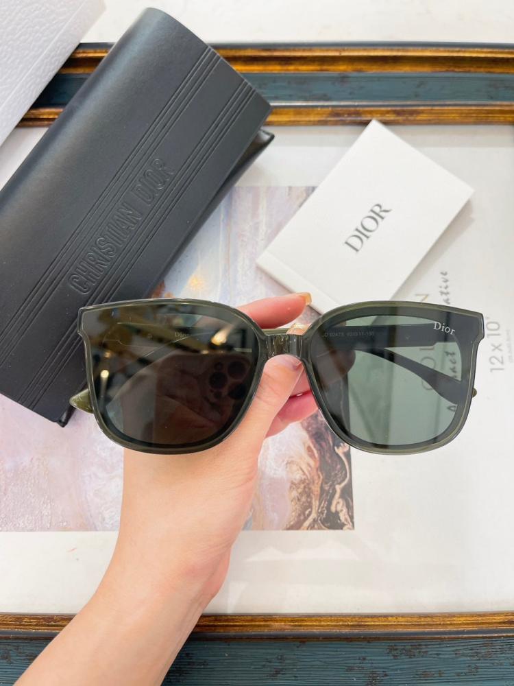 نظاره ماركة Dior