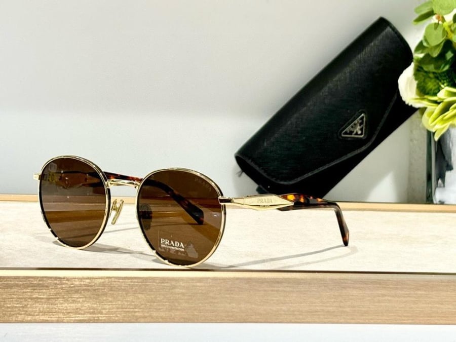 نظاره ماركة ‏Prada