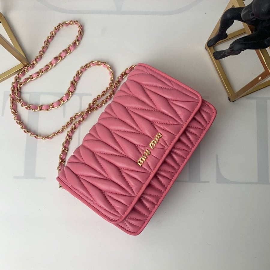 شنطة نسائية ماركة Miumiu
