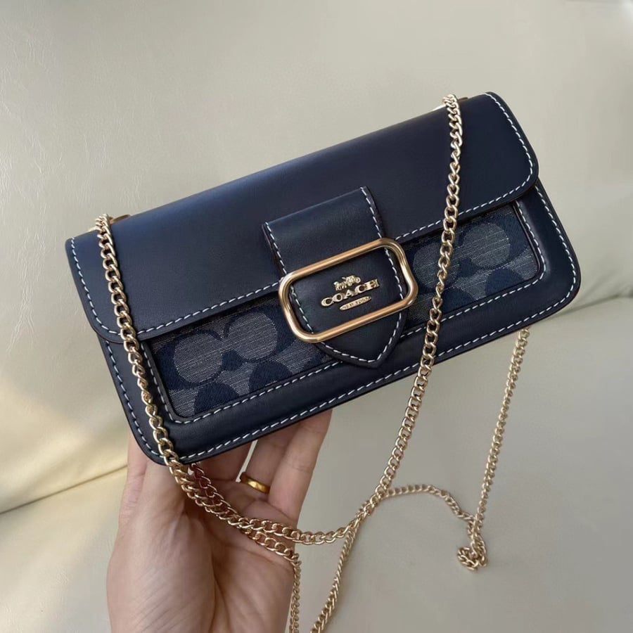شنطة نسائية ماركة coach