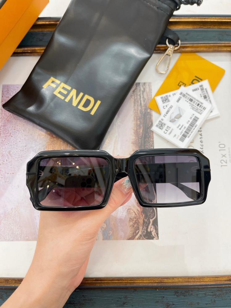 نظاره ماركة Fendi