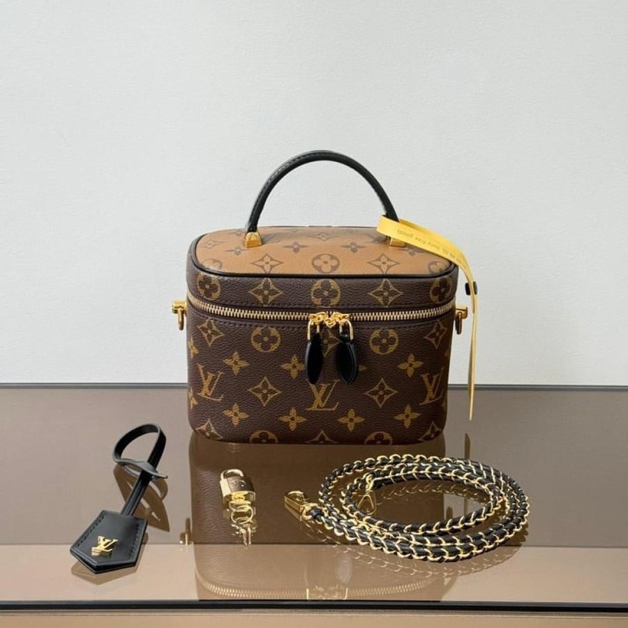شنطة نسائية ماركة LV
