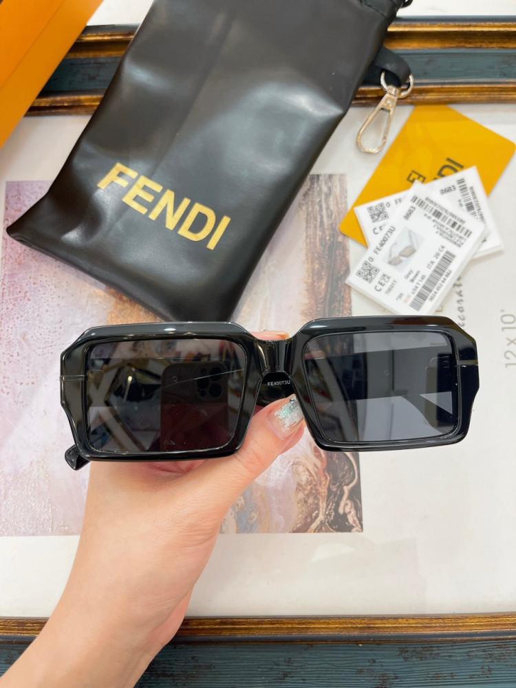 نظاره ماركة Fendi
