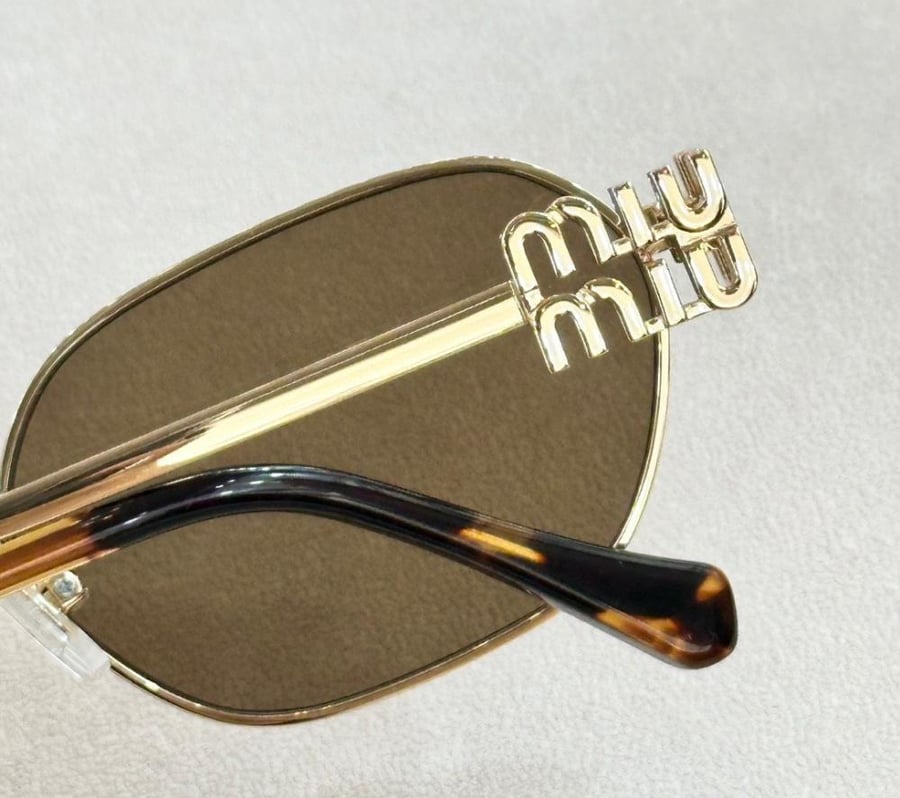 نظاره ماركة ‏Miumiu