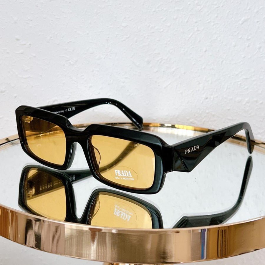 نظاره ماركة ‏Prada