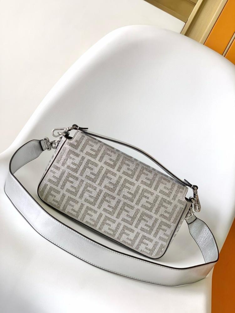 شنطة نسائية ماركة Fendi
