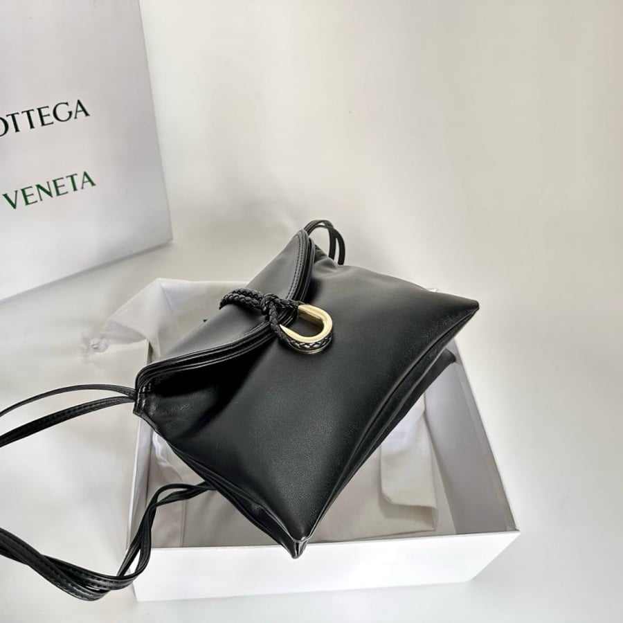 شنطه نسائية ماركة Bottega Veneta