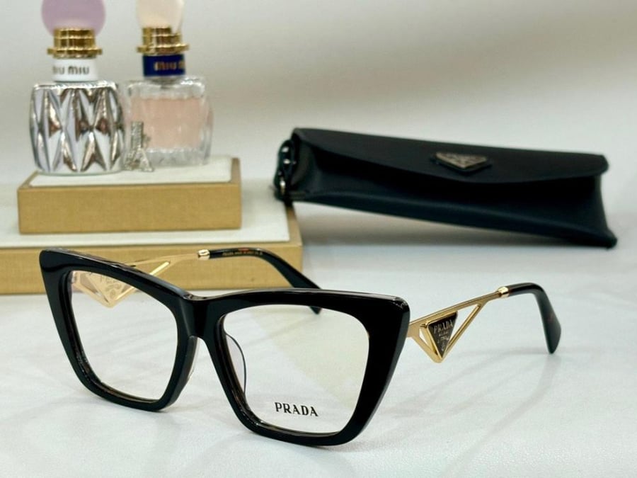 نظاره ماركة Prada