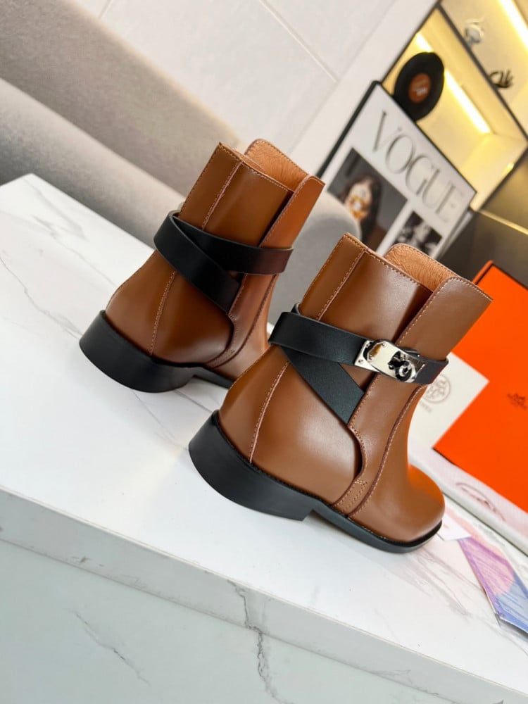 حذاء ماركة ‏Hermès